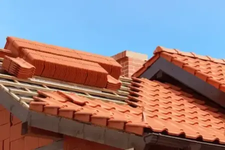 Pose et rénovation de toiture en tuiles à Saint-Romain-la-Virvée